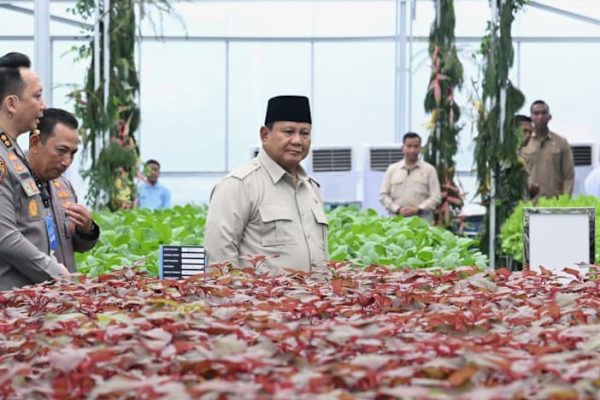 Presiden Prabowo Subianto ditemani Kapolri Listyo Sigit Prabowo